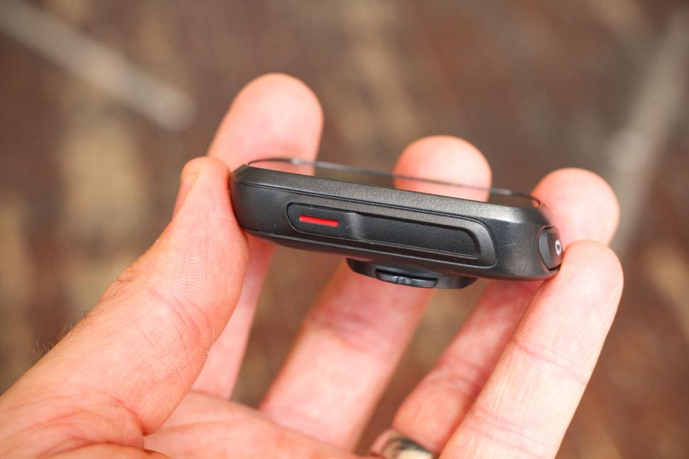 garmin_edge_130_-_buttons_side_2.jpg