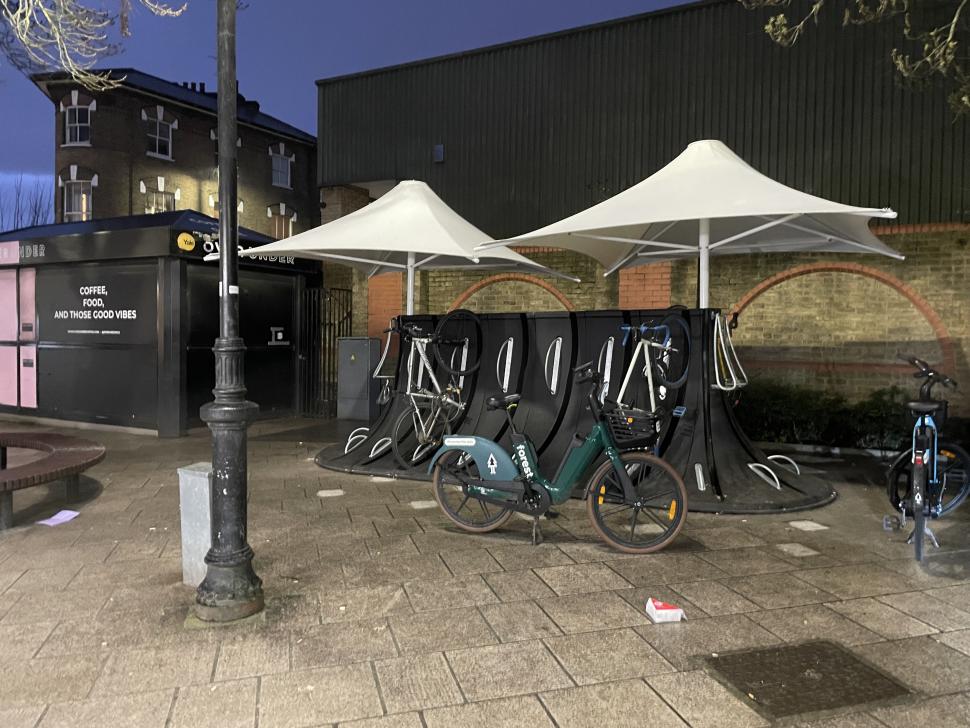 Wandsworth station bike rack (Human & Travels/Twitter)