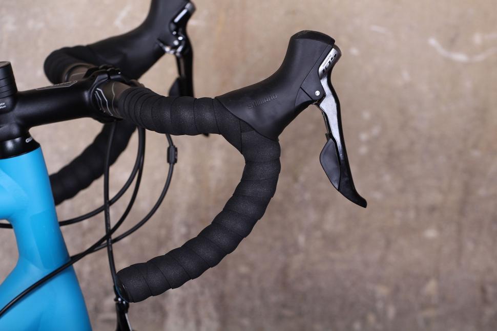 Giant Contend SL - bar and shifter.jpg