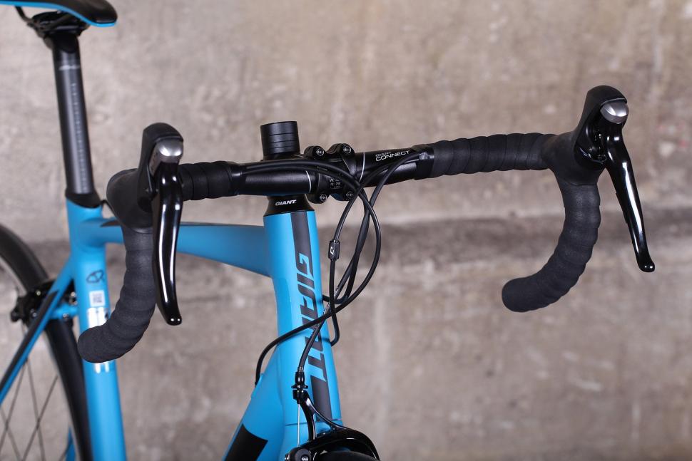 Giant Contend SL - bars.jpg