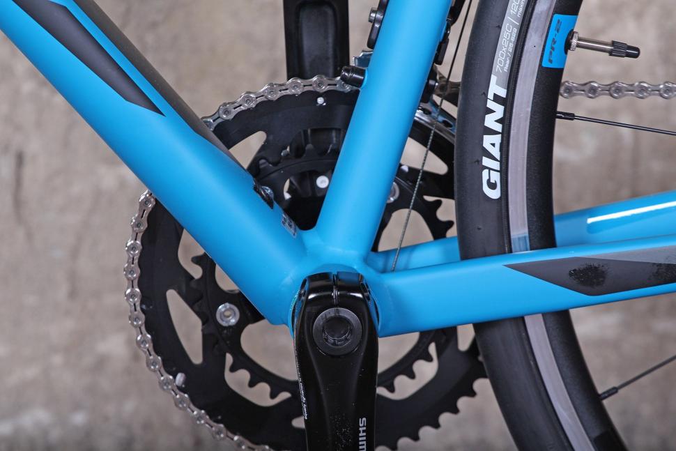 Giant Contend SL - bottom bracket.jpg