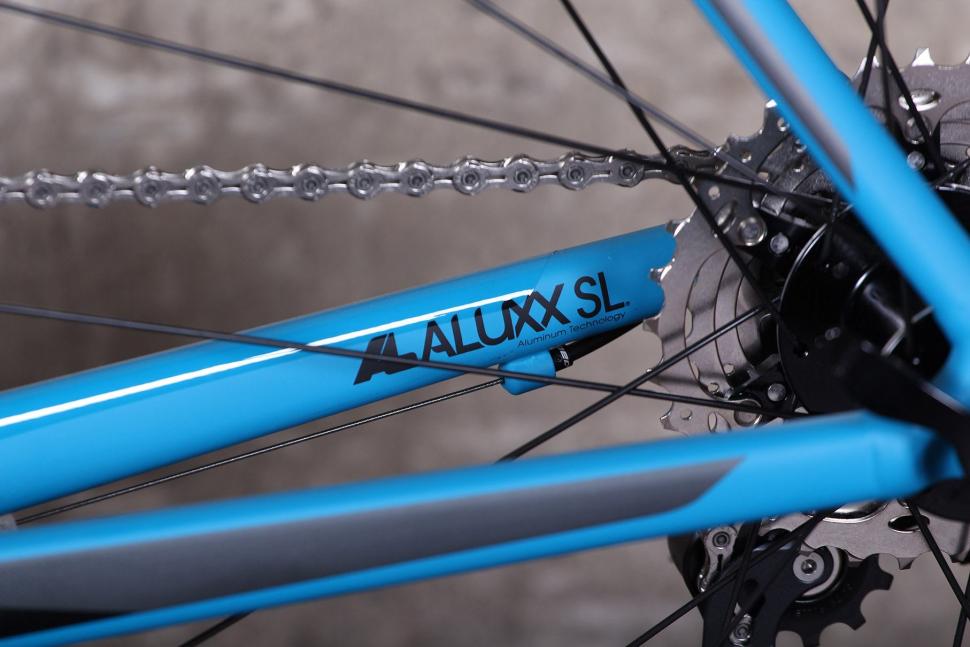 Giant Contend SL - chain stay detail.jpg