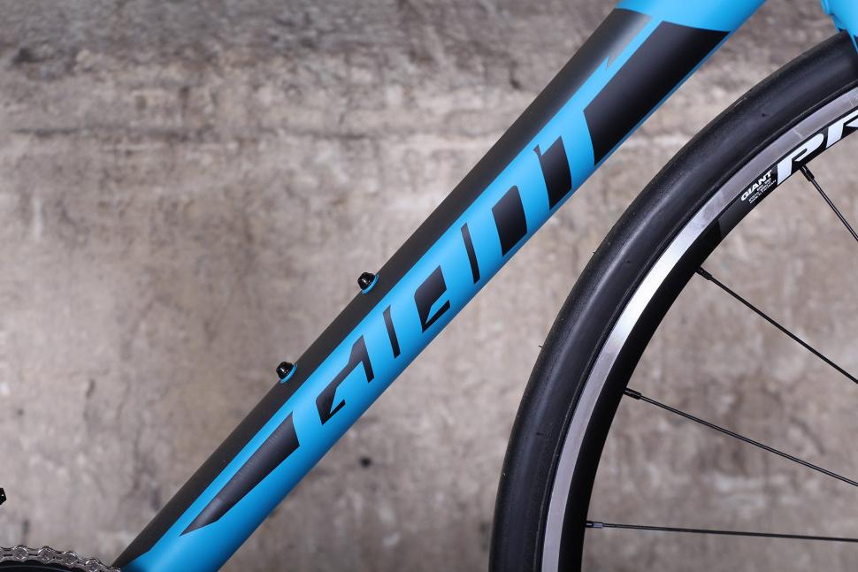 Giant Contend SL - down tube.jpg