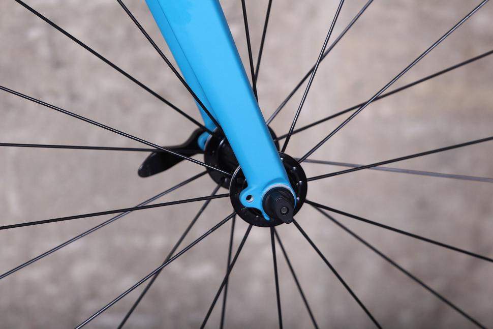 Giant Contend SL - fork detail 2.jpg