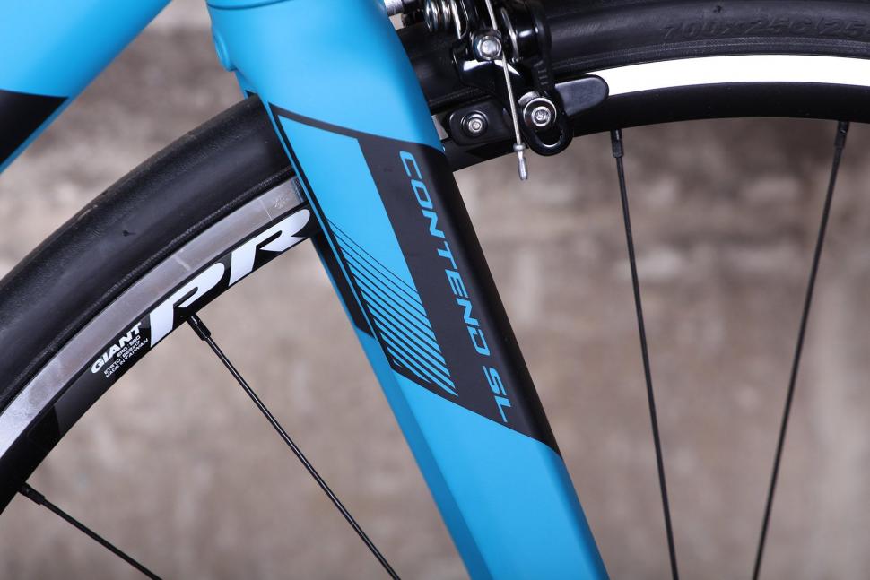 Giant Contend SL - fork detail.jpg