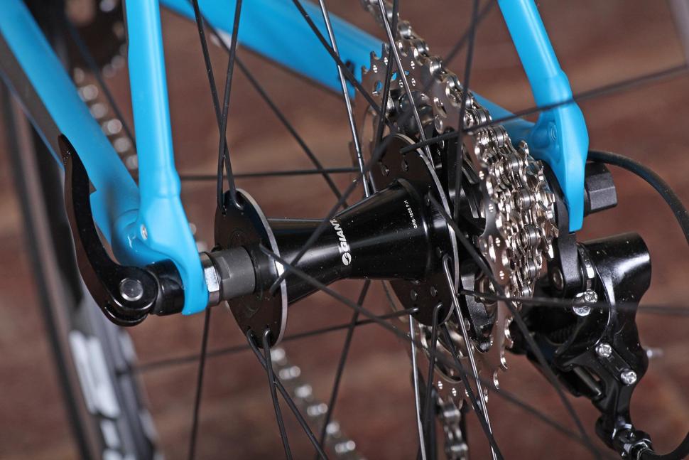 Giant Contend SL - rear hub.jpg