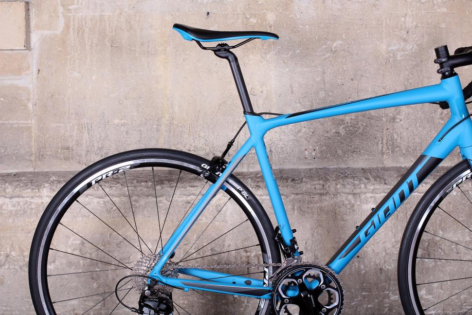 Giant Contend SL - rear.jpg
