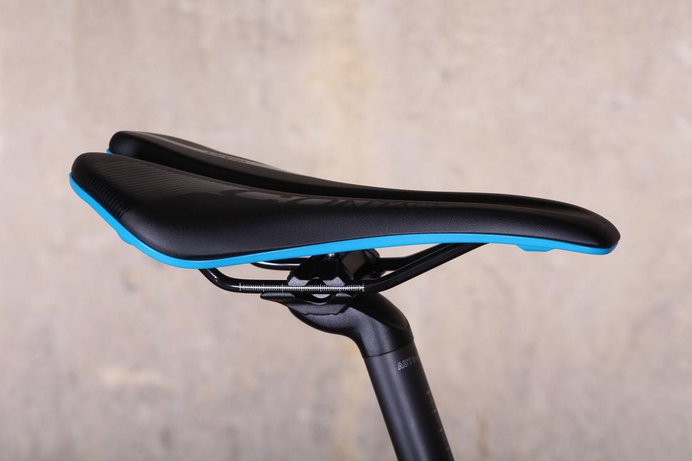 Giant Contend SL - saddle.jpg