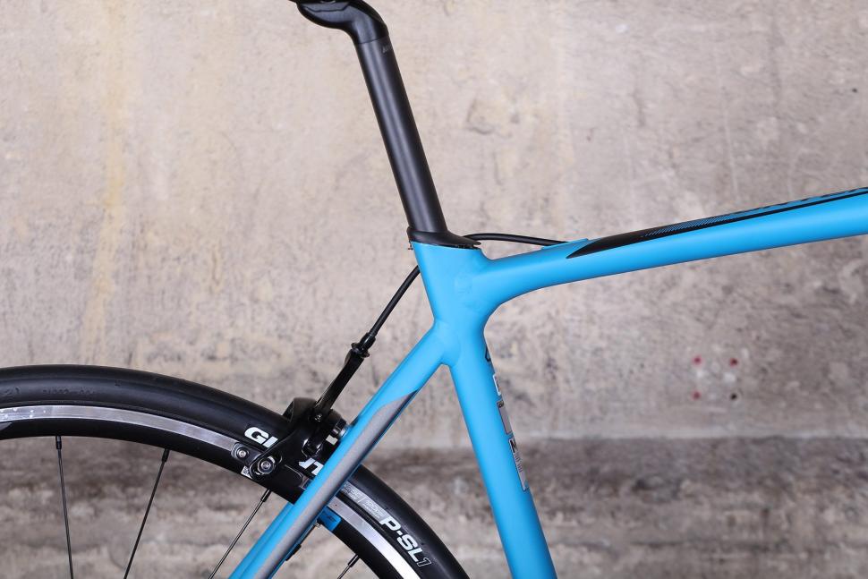 Giant Contend SL - seat tube junction.jpg