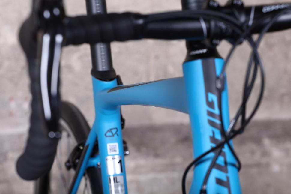 Giant Contend SL - top tube shape.jpg