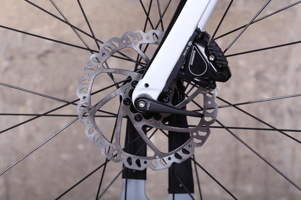 Giant Defy Advanced - front disc brake.jpg