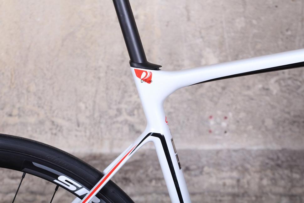 Giant Defy Advanced - seat tube junction.jpg