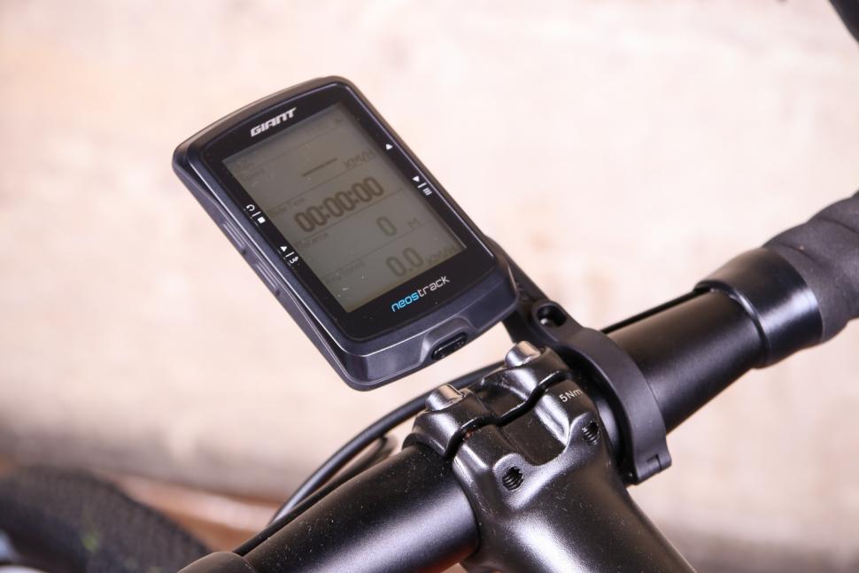 Giant Neostrack GPS Computer - on bars.jpg