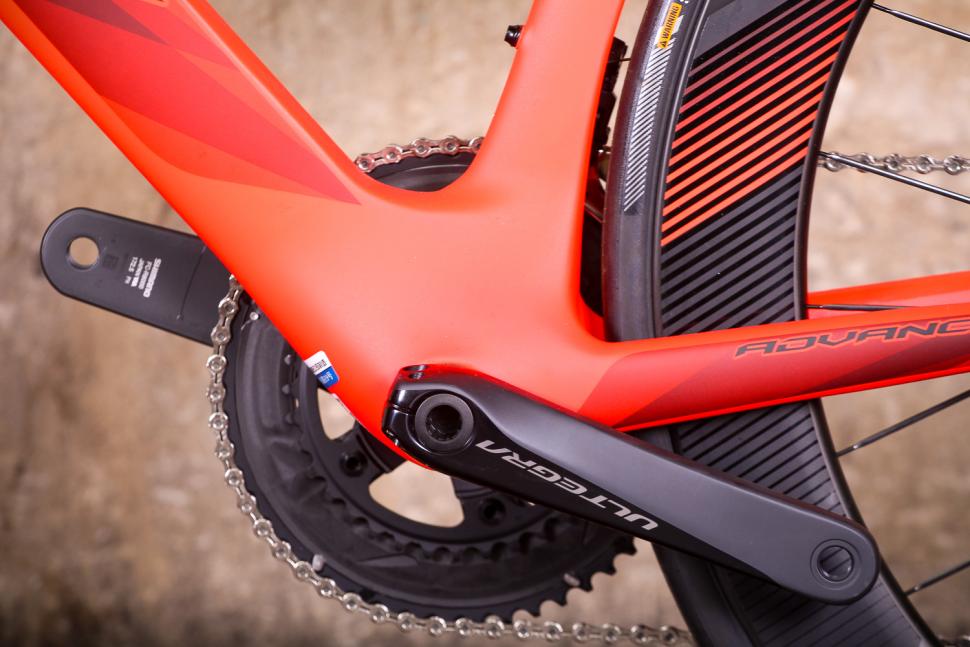 Giant Propel Advanced Disc - bottom bracket.jpg