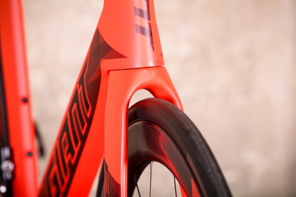Giant Propel Advanced Disc - fork clearance.jpg