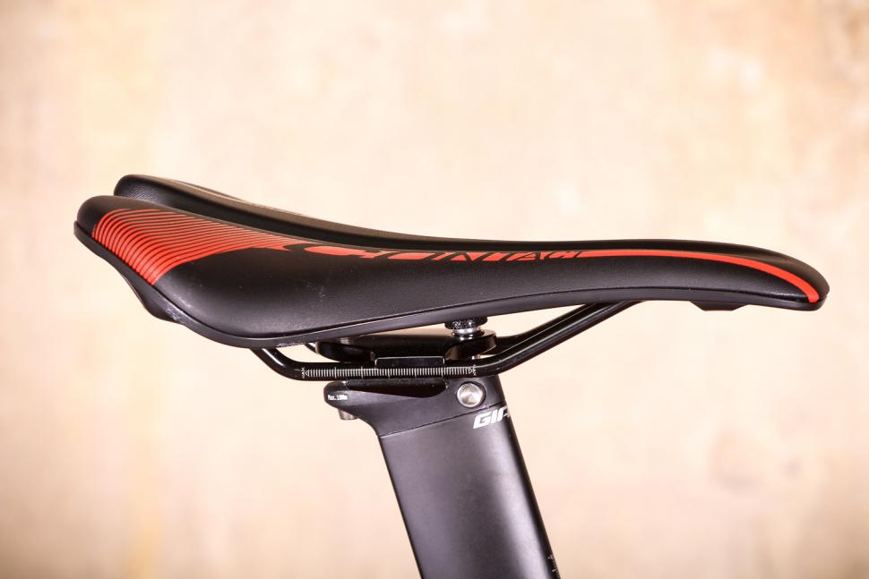 Giant Propel Advanced Disc - saddle.jpg