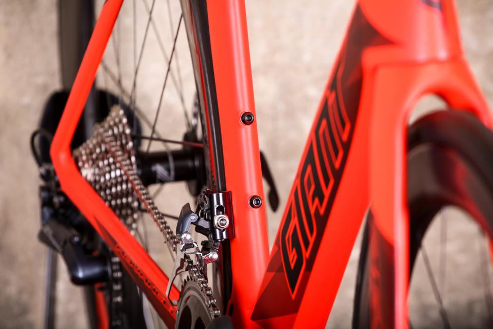 Giant Propel Advanced Disc - seat tube bosses.jpg
