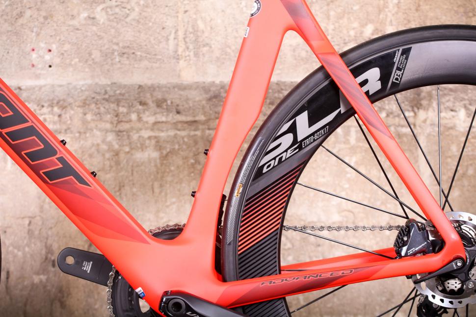 Giant Propel Advanced Disc - seat tube shape.jpg