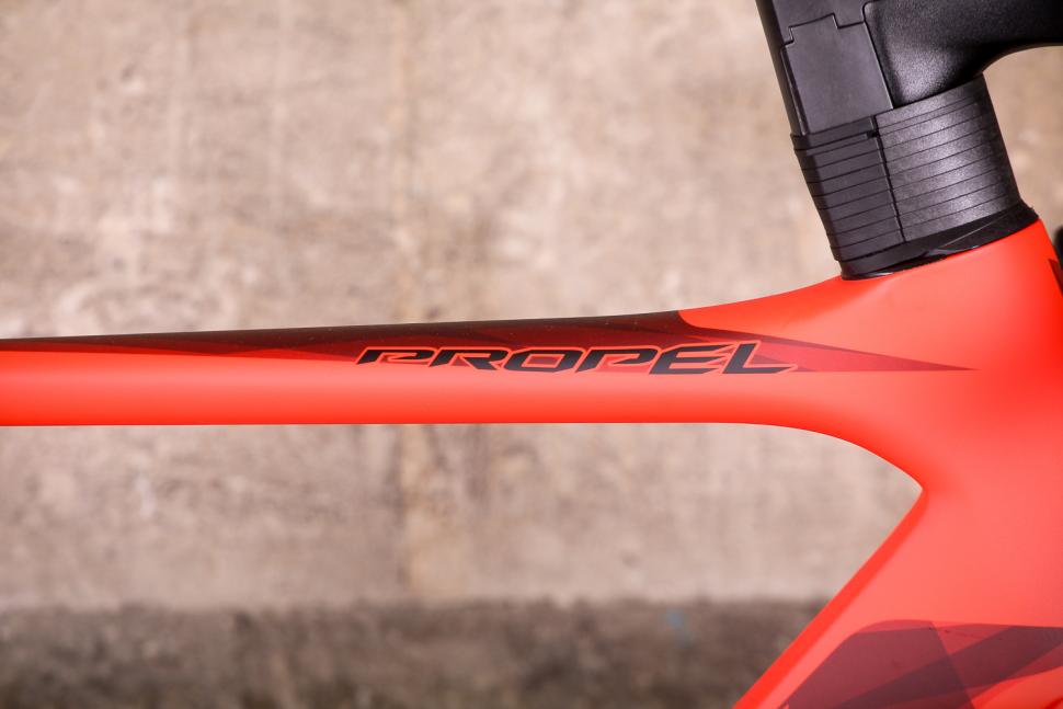 Giant Propel Advanced Disc - top tube.jpg