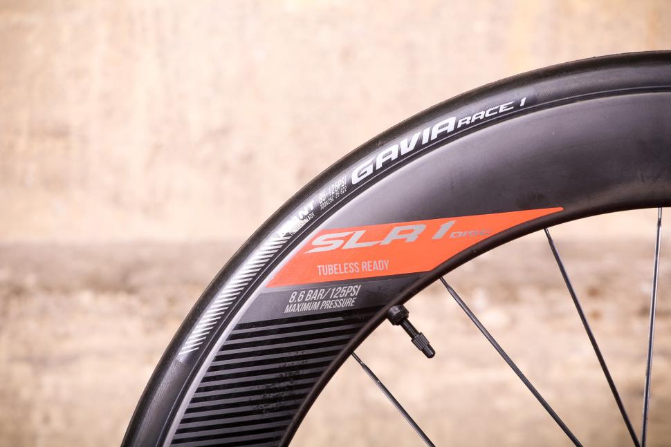 Giant Propel Advanced Disc - tyre and rim.jpg