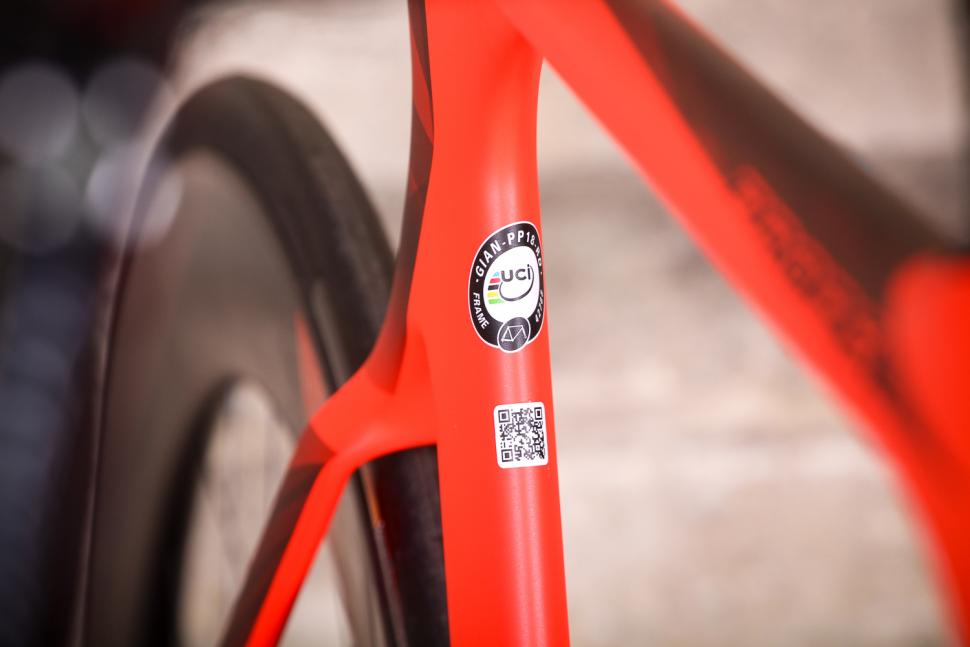 Giant Propel Advanced Disc - UCI sticker.jpg