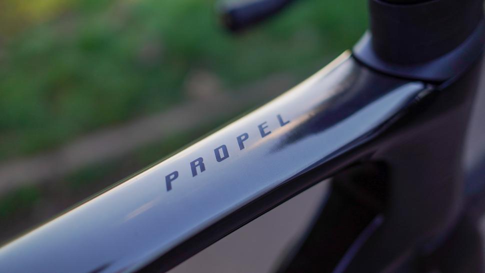 Giant Propel Custom Build top tube detail