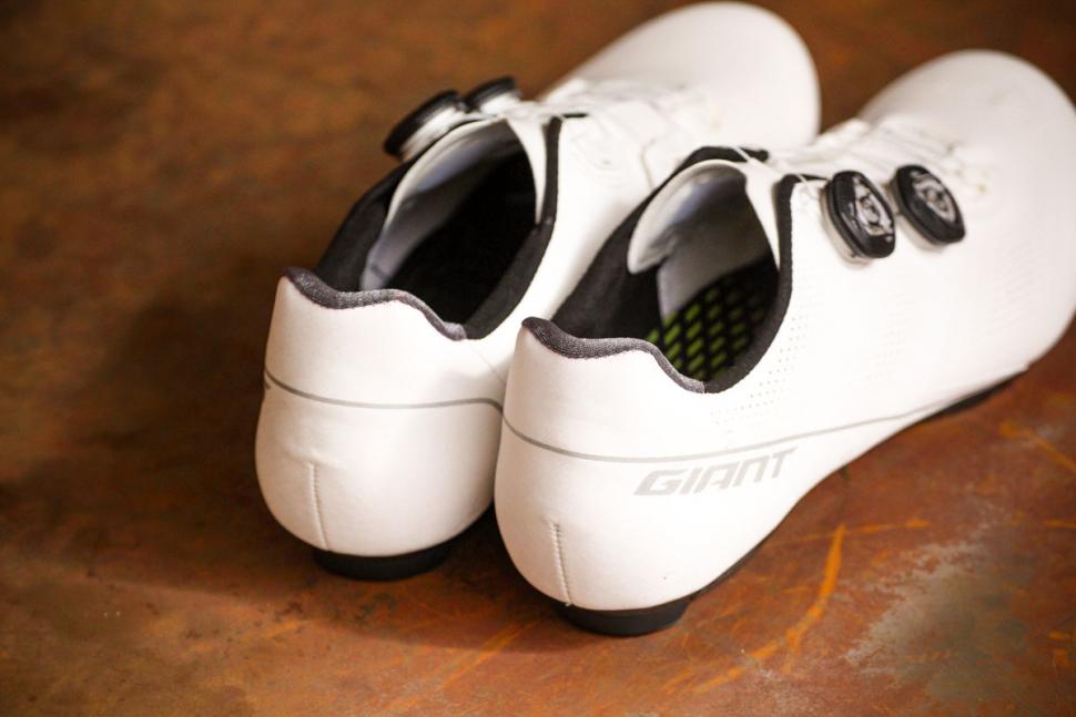 Giant Surge Pro shoes - heels.jpg