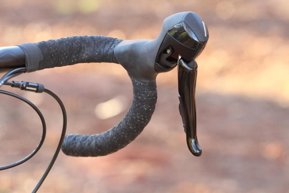 Giant TCR Advanced 2 Disc - bars and shifter 2.jpg