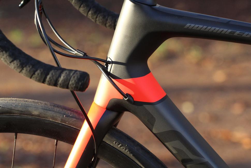 Giant TCR Advanced 2 Disc - cable route.jpg