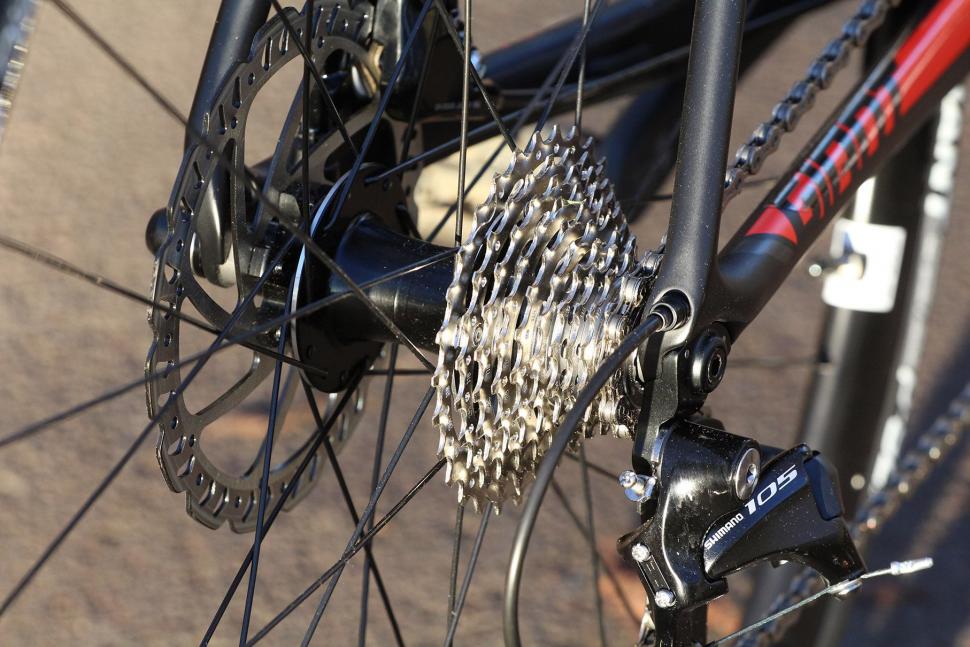 Giant TCR Advanced 2 Disc - rear hub and cassette.jpg