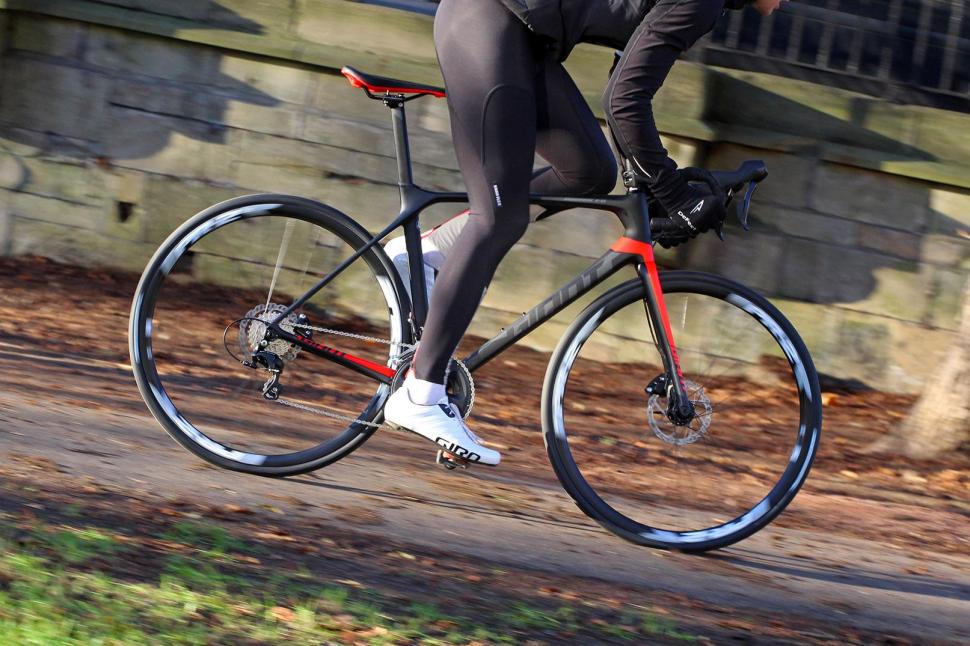 Giant TCR Advanced 2 Disc - riding 1.jpg