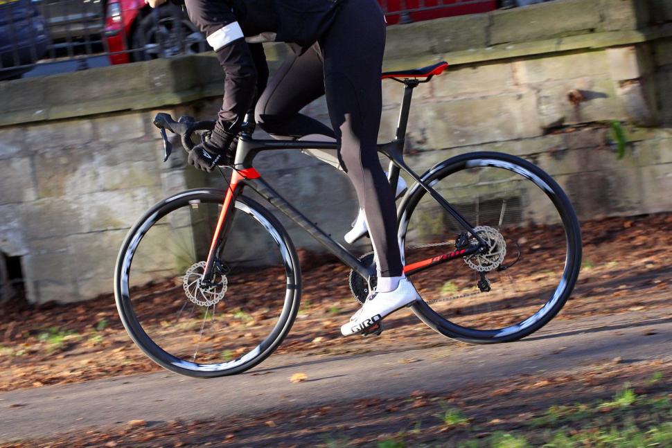 Giant TCR Advanced 2 Disc - riding 4.jpg