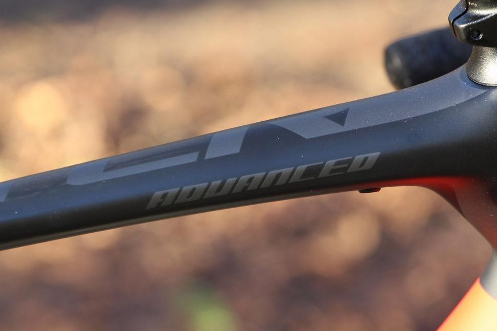 Giant TCR Advanced 2 Disc - top tube.jpg