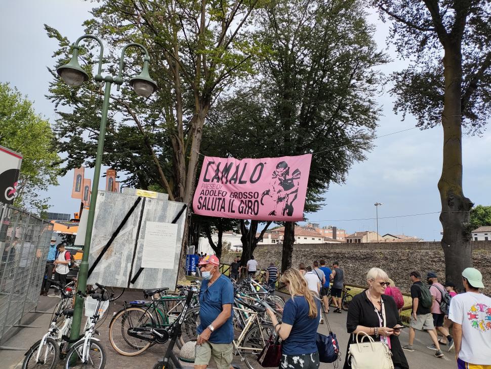 Giro 2022 fans - credit Ryan Mallon