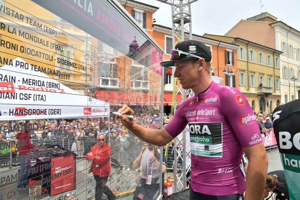 Giro d'Italia 2019 Stage 10 - Pascal Ackermann signs on (picture RCS Sport, LaPresse)