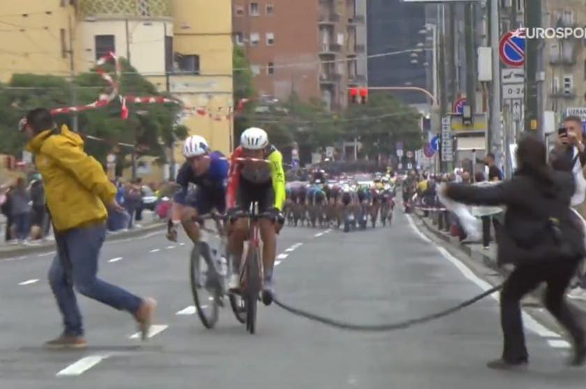 Protesters run onto road during stage six, 2025 Giro d’Italia