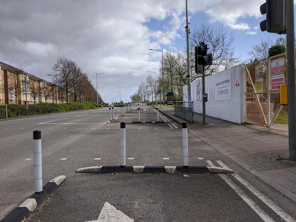 Cardiff cycle lane barrier (Wheels for Wellbeing/Twitter)