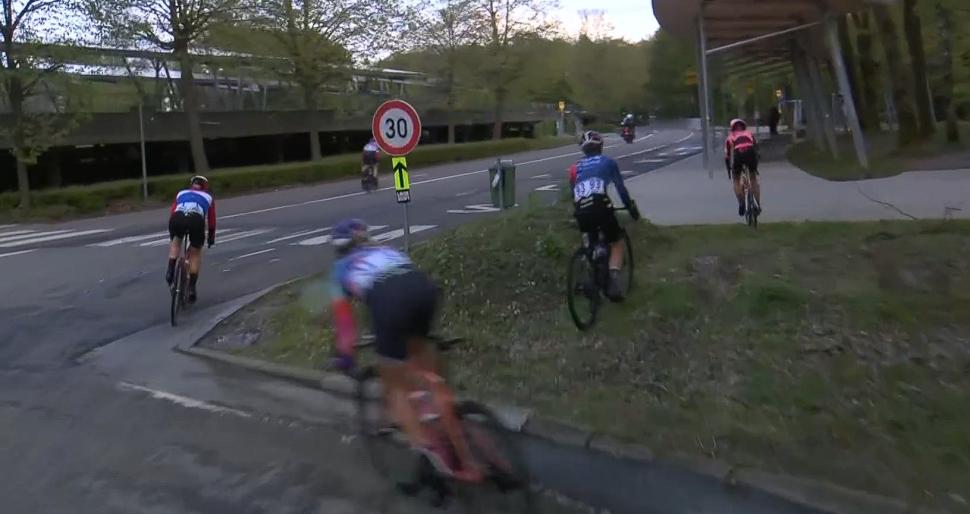 Grace Brown Liège–Bastogne–Liège incident (Eurosport/Discovery)