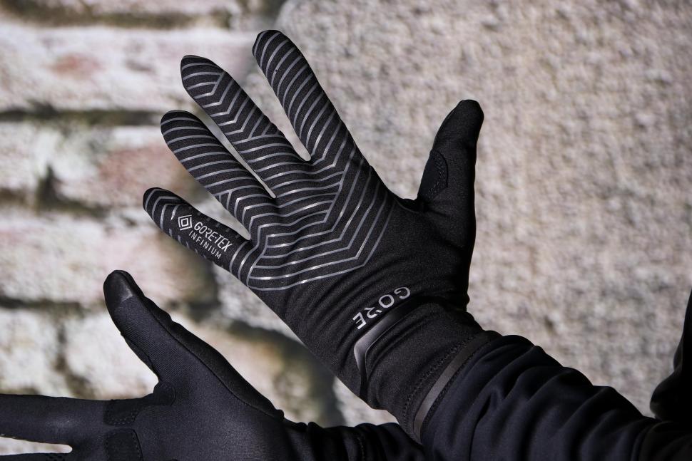 Gore C3 Gore-Tex Infinium Stretch Mid Gloves - back.jpg