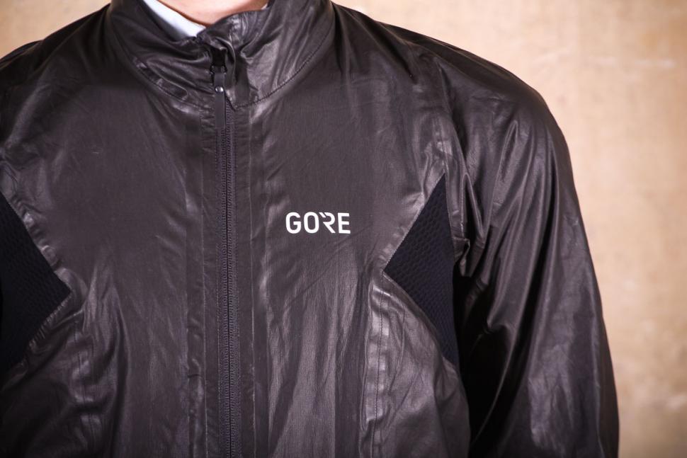gore_c7_gore-tex_shakedry_stretch_jacket_-_logo.jpg