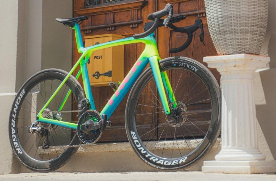 Trek Project One x 100% colour scheme