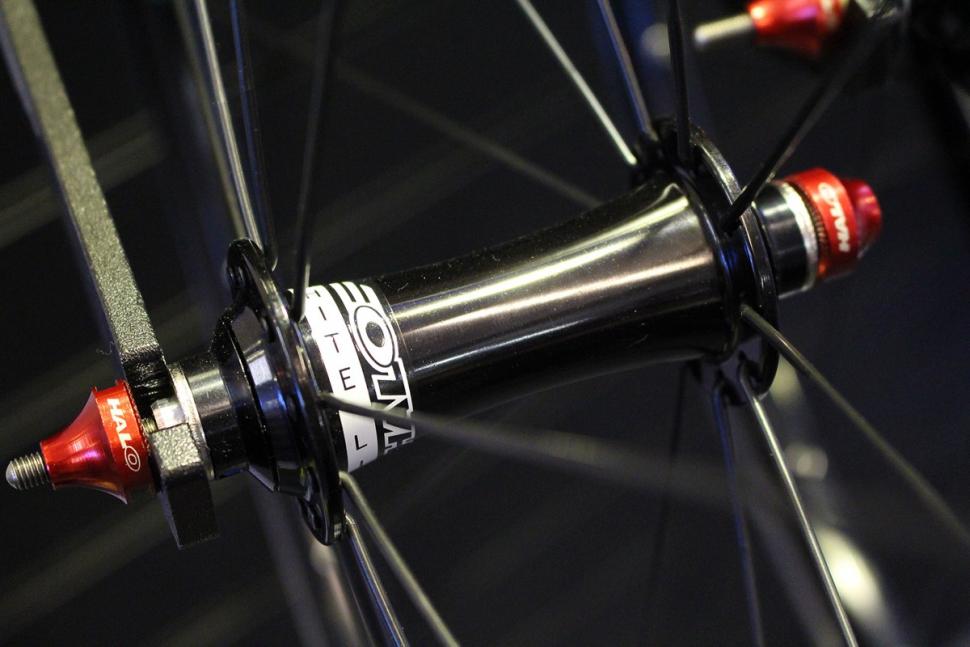 Halo White Line hub.jpg