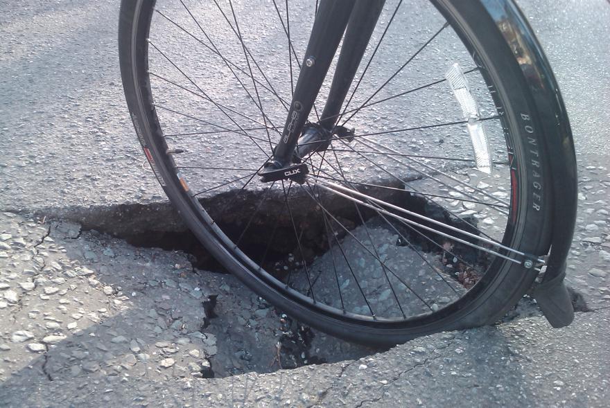 Huge pothole (CC BY SA 2.0 licensed image by Tom Chancen_Flickr).jpg