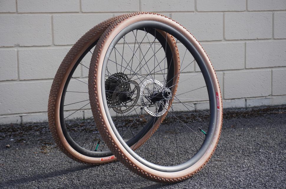 Hunt 25 Carbon Gravel X-Wide Wheelset Hero