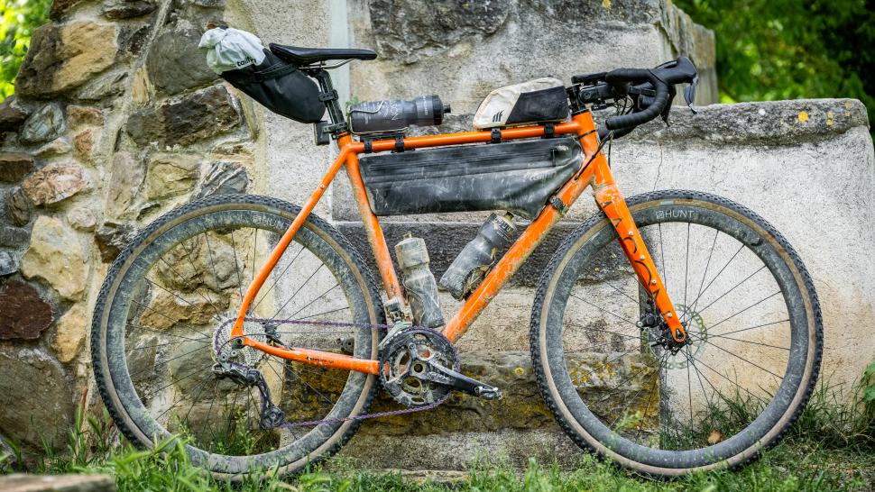 Hunt 40 Limitless Gravel Adventure bike
