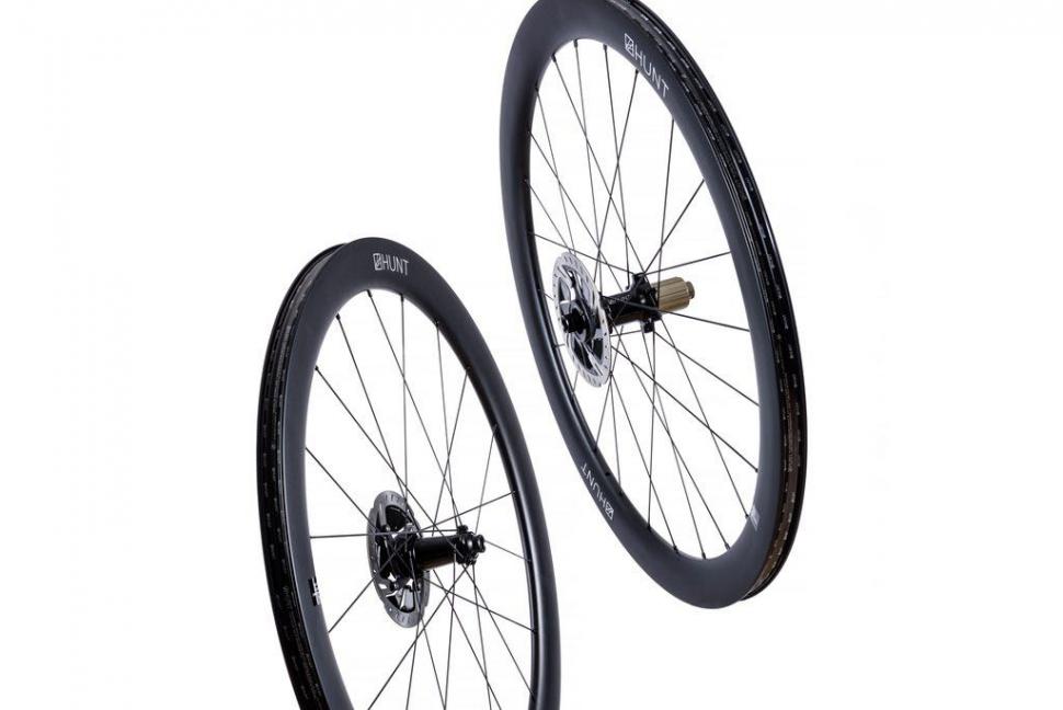 HUNT-50-Carbon-Aero-Disc-Wheelset-Hero-White_1024x1024 (1)