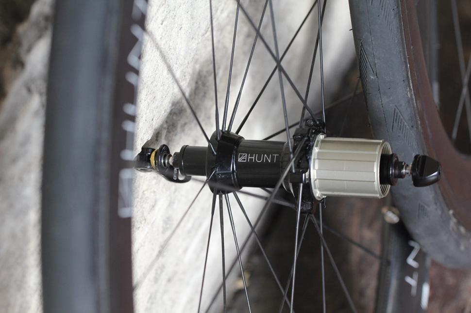 HUNT 50 Carbon Wide Disc - Rear Hub.jpg