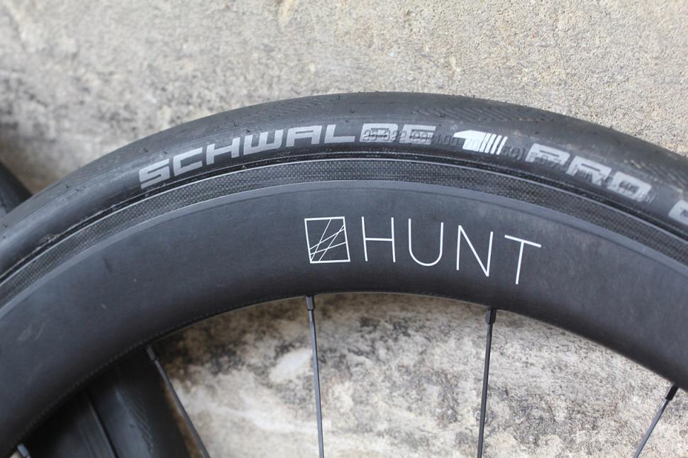 HUNT 50 Carbon Wide Disc - Rim detail.jpg