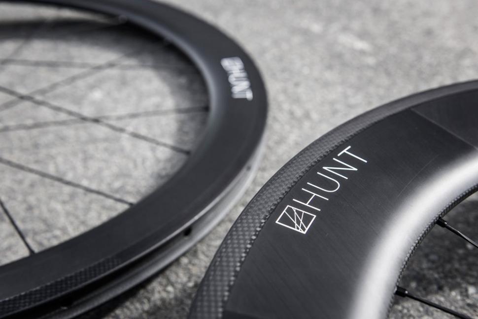 HUNT-5588-CARBON-WIDE-AERO-TUBULAR-BICYCLE-WHEELSET-_9_1024x1024.jpg