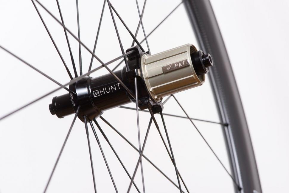 HUNT-TEAM-45CARBON-WIDE-AERO-TUBULAR-WHEELSET-BIKE-_3_63afa05f-cff9-4559-90eb-ef4af0b7a7a7_1024x1024.jpg